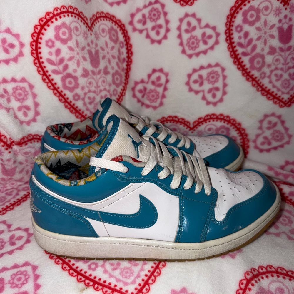 Men's Teal and White Basketball Sneakers - Jordan Style - Picture 2 of 5